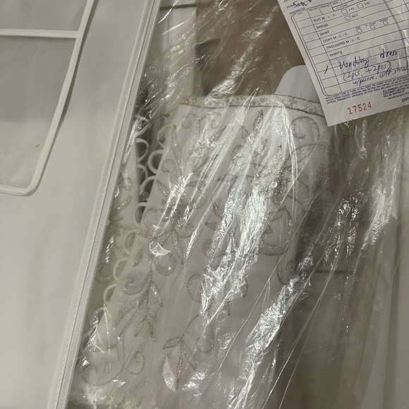 Maggie Sottero Wedding Dress - Picture 6 of 8